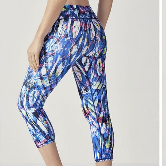 Fabletics Solar Powerhold Midrise Capri Leggings Small - Picture 11 of 11